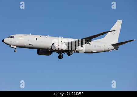 NEWCASTLE AIRPORT, ENGLAND, 15. OKTOBER: Am Freitag, den 15. Oktober landet eine Boeing P-8 Poseidon der Royal Air Force auf dem Newcastle Airport, England (Kredit: Robert Smith | MI News ) Kredit: MI News & Sport /Alamy Live News Stockfoto