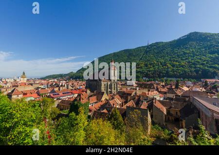 Die Schwarze Kirche im historischen Zentrum von Brasov, Rumänien. Es ist die größte Kirche in Rumänien und repräsentativ für den rumänischen gotischen Stil. IT da Stockfoto