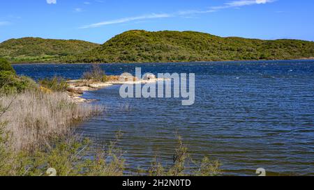 Parc Natural de s'Albufera des Grau, Menorca, Spanien. Blick auf die Lagune Stockfoto