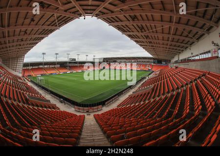 Blackpool, Großbritannien. Oktober 2021. Eine allgemeine Ansicht der Bloomfield Road vor diesem Nachmittag Lancashire Derby Blackpool / Preston North End in Blackpool, Großbritannien am 10/23/2021. (Foto von Mark Cosgrove/News Images/Sipa USA) Quelle: SIPA USA/Alamy Live News Stockfoto