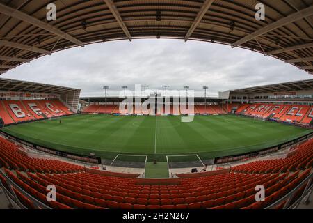 Blackpool, Großbritannien. Oktober 2021. Eine allgemeine Ansicht der Bloomfield Road vor diesem Nachmittag Lancashire Derby Blackpool / Preston North End in Blackpool, Großbritannien am 10/23/2021. (Foto von Mark Cosgrove/News Images/Sipa USA) Quelle: SIPA USA/Alamy Live News Stockfoto