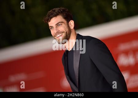 Rom, Italien. Oktober 2021. ROM, ITALIEN - 22. OKTOBER: Filippo contri besucht den roten Teppich des Films 'Vita da Carlo' während des 16. Rome Film Fest 2021 am 22. Oktober 2021 in Rom, Italien. Kredit: dpa/Alamy Live Nachrichten Stockfoto