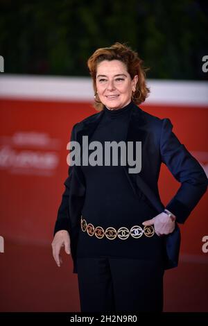 Rom, Italien. Oktober 2021. ROM, ITALIEN - 22. OKTOBER:Monica Guerritore besucht den roten Teppich des Films 'Vita da Carlo' während des 16. Rome Film Fest 2021 am 22. Oktober 2021 in Rom, Italien. Kredit: dpa/Alamy Live Nachrichten Stockfoto