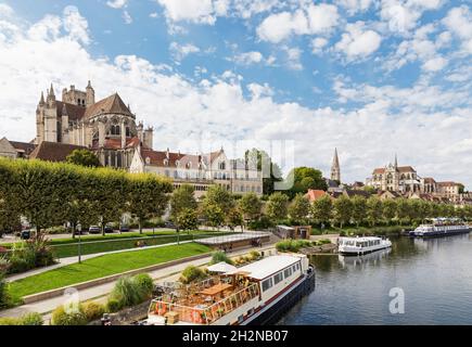 Frankreich, Departement Yonne, Auxerre, historischer Glockenturm La Tour de l'Horloge Stockfoto