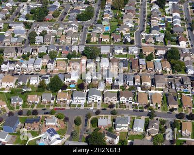 USA, New York, Luftansicht von Vorstadthäusern in der Nähe von The Heights, New Jersey Stockfoto