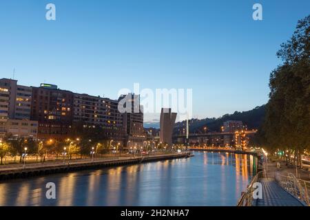 Spanien, Biskaya, Bilbao, Himmel über zwei Isozaki-Atea-Türme Stockfoto