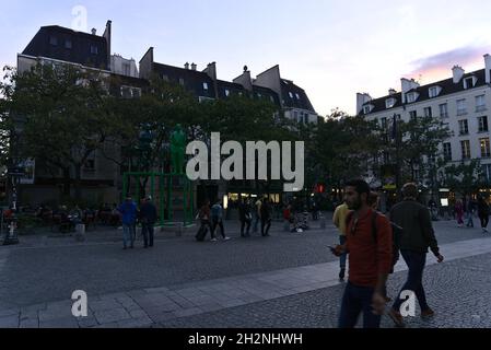 PARIS, FRANKREICH - 01. Okt 2019: Schönes Paris am Abend, Frankreich Stockfoto