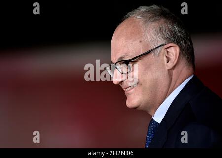 Rom, Italien. Oktober 2021. ROM, ITALIEN - 22. OKTOBER: Der Bürgermeister von Rom Roberto Gualtieri besucht den roten Teppich des Films 'Vita da Carlo' während des 16. Rom Film Fest 2021 am 22. Oktober 2021 in Rom, Italien. Kredit: dpa/Alamy Live Nachrichten Stockfoto