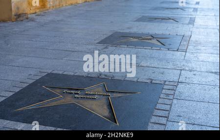 Lodz, Polen - 9. September 2021: Blick aus der Nähe auf den polnischen Film- und Medienkunstweg von fme im historischen Stadtzentrum von Lodz Stockfoto