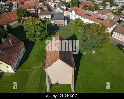 Drohnenblick auf die Abtei Lorsch auf Deutschland, UNESCO-Weltkulturerbe Stockfoto