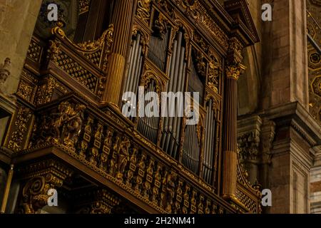 Como, Italien - 15. Juni 2017: Detail der Kathedrale von Como Innenraum Stockfoto