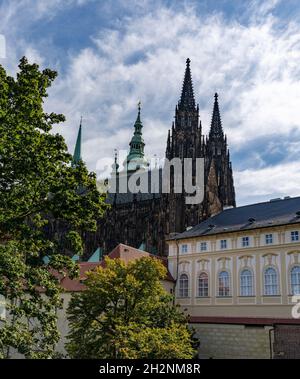 Prag, Tschechien - 23. September 2021: Blick auf die Burg in Prag Stockfoto