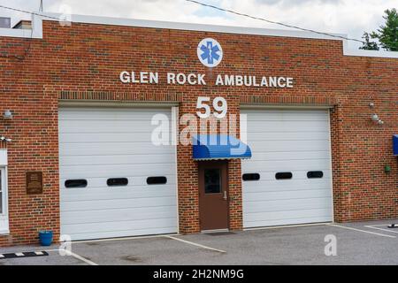 Glen Rock, PA, USA - 17. Oktober 2021: Das Glen Rock Ambulanzgebäude in der Innenstadt des historischen Gen Rock. Stockfoto