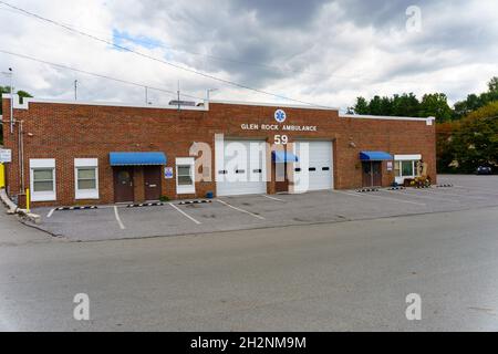 Glen Rock, PA, USA - 17. Oktober 2021: Das Glen Rock Ambulanzgebäude in der Innenstadt des historischen Gen Rock. Stockfoto