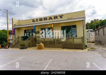 Glen Rock, PA, USA - 17. Oktober 2021: Das Gebäude der Glen Rock Library in der Innenstadt des historischen Gen Rock. Stockfoto