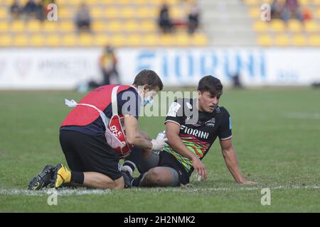 Parma, Italien. Oktober 2021. Alessandro Fusco (Zebre) verletzt während Zebre Rugby Club vs Edinburgh, United Rugby Championship Spiel in Parma, Italien, Oktober 23 2021 Kredit: Unabhängige Fotoagentur/Alamy Live Nachrichten Stockfoto