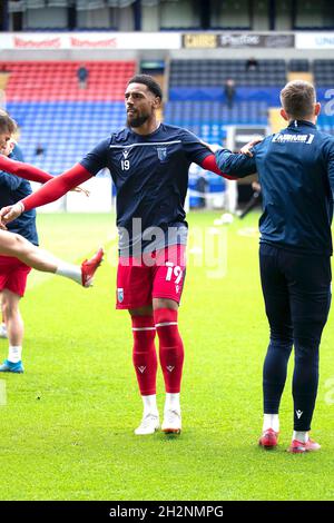 Bolton, Großbritannien. Oktober 2021. Gillingham Forward Vadaine Oliver (19)Aufwärmphase vor dem Spiel der EFL Sky Bet League 1 zwischen Bolton Wanderers und Gillingham am 23. Oktober 2021 im University of Bolton Stadium, Bolton, England. Foto von Mike Morese. Nur zur redaktionellen Verwendung, Lizenz für kommerzielle Nutzung erforderlich. Keine Verwendung bei Wetten, Spielen oder Veröffentlichungen einzelner Clubs/Vereine/Spieler. Kredit: UK Sports Pics Ltd/Alamy Live Nachrichten Stockfoto