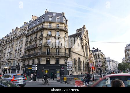 PARIS, FRANKREICH - 01. Okt 2019: Der Verkehr und die Architektur von Paris am Tag, Frankreich Stockfoto