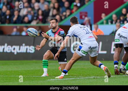 LONDON, GROSSBRITANNIEN. Oktober 2021. Amed Davies von Saracens in Aktion während der Gallagher Premiership Rugby-Runde 6 des Spiels zwischen Harlequins und Bath Rugby im Stoop Stadium am Samstag, den 23. Oktober 2021. LONDON, ENGLAND. Kredit: Taka G Wu/Alamy Live Nachrichten Stockfoto