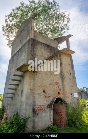 Ruinen einer Gießerei auf Cam Kim Island, Hoi an, Vietnam. Stockfoto