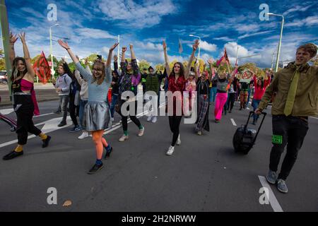 Koekamp, Den Haag, Niederlande. Mittwoch, 13. Oktober 2021. Keine Sorge für die echte Besetzung von ‘Saturday Night Fever’ als Besetzung von ‘Extinction Rebel Stockfoto