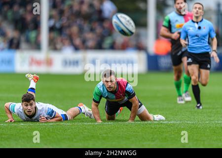 LONDON, GROSSBRITANNIEN. Oktober 2021. Danny Care of Harlequins in Aktion während der Gallagher Premiership Rugby Runde 6 Spiel zwischen Harlequins gegen Bath Rugby im Stoop Stadium am Samstag, 23. Oktober 2021. LONDON, ENGLAND. Kredit: Taka G Wu/Alamy Live Nachrichten Stockfoto