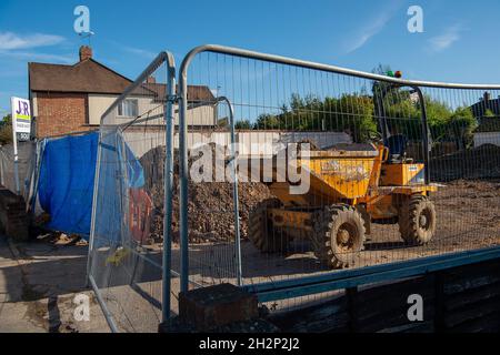 Cippenham, Slough, Bekshire, Großbritannien. Oktober 2021. Der ehemalige Working Mens Club in Cippenham wurde zur Traurigkeit der örtlichen Gemeinde abgerissen, um Platz für neue Häuser zu schaffen. Quelle: Maureen McLean/Alamy Stockfoto