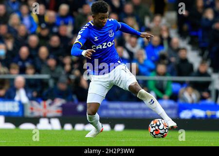 Liverpool, Großbritannien. Oktober 2021. Demarai Gray während des Premier League-Spiels zwischen Everton und Watford im Goodison Park am 23. Oktober 2021 in Liverpool, England. (Foto von Tony Taylor/phcimages.com) Quelle: PHC Images/Alamy Live News Stockfoto