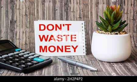 Verschwenden Sie nicht Ihre Zeit, Inspiration, Motivation und Ihr Geschäftskonzept auf White Paper Stockfoto