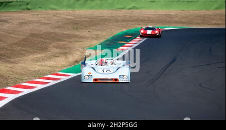 Italien, september 11 2021. Vallelungaklassiker. Porsche 908 Rennwagen anspruchsvoll auf Asphalt-Strecke bei Circuit Turn Stockfoto