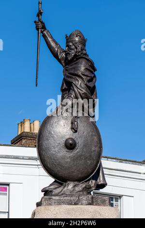 König Alfred der große Statue in Winchester, vom Bildhauer Hamo Thornycroft, aufgestellt in Winchester, Großbritannien, 1902. König Alfred regierte 849-899. Stockfoto