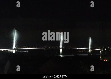 Queensferry Crossing bei Nacht Stockfoto