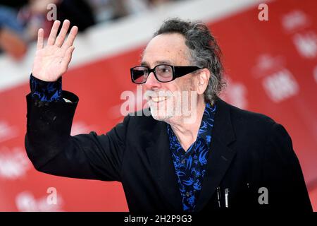 Rom, Italien. Oktober 2021. Tim Burton nimmt an einem roten Teppich der engen Begegnung während der 16. Ausgabe des Rome Film Fest Teil. Rom (Italien), 23. Oktober 2021 Foto Andrea Staccioli/Insidefoto Kredit: Insidefoto srl/Alamy Live News Stockfoto