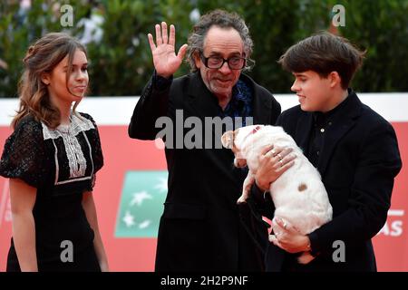 Rom, Italien. Oktober 2021. Nell Burton, Tim Burton und Billy-Ray Burton und ihr Hund besuchen während der 16. Ausgabe des Rome Film Fest einen roten Teppich in enger Begegnung. Rom (Italien), 23. Oktober 2021 Foto Andrea Staccioli/Insidefoto Kredit: Insidefoto srl/Alamy Live News Stockfoto