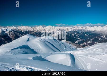Auf dem Berg Zoncolan, Karnischen alpen nach einem großen Schneefall. Provinz Udine, Region Friaul-Julisch Venetien, Italien Stockfoto