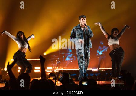 Miami, FL, USA. Oktober 2021. Sebastián Yatra tritt während der FTX Arena am 22. Oktober 2021 in Miami Florida auf. Quelle: Mpi140/Media Punch/Alamy Live News Stockfoto