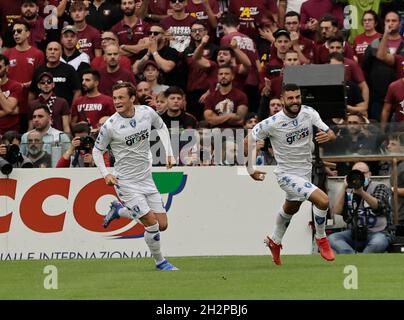 Arechi Stadium, Salerno, Italien. Oktober 2021. Serie A Fußball, Salernitana gegen Empoli : Patrick Cutrone von Empoli feiert nach dem Tor für 2-0 in der 11. Minute Kredit: Action Plus Sport/Alamy Live News Stockfoto