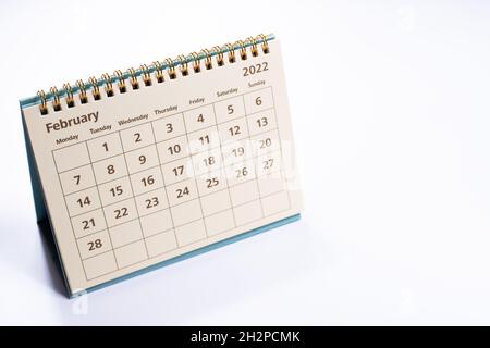Kalender Februar 2022: Monatsseite auf weißem Hintergrund isoliert Stockfoto