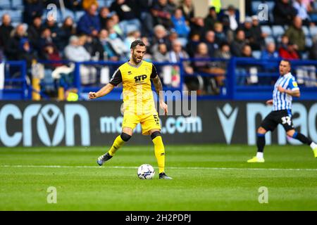 Hillsborough, Sheffield, England - 23. Oktober 2021 Adam Jackson (5) von Lincoln während des Spiels Sheffield Mittwoch gegen Lincoln City, Sky Bet League One, 2021/22, Hillsborough, Sheffield, England - 23. Oktober 2021, Credit: Arthur Haigh/WhiteRoseFotos/Alamy Live News Stockfoto