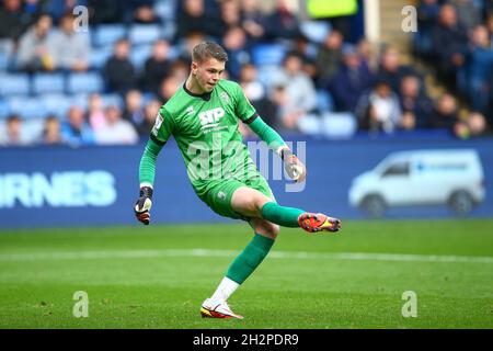 Hillsborough, Sheffield, England - 23. Oktober 2021 Josh Griffiths Torhüter von Lincoln während des Spiels Sheffield Mittwoch gegen Lincoln City, Sky Bet League One, 2021/22, Hillsborough, Sheffield, England - 23. Oktober 2021, Credit: Arthur Haigh/WhiteRoseFotos/Alamy Live News Stockfoto