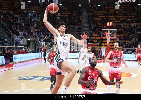 Bologna, Italien. Oktober 2021. Gabriele Procida (Fortitudo Kigili Bologna) während der Serie A1 italienischen LBA Basketball-Meisterschaft Spiel Kigili Fortitudo Bologna gegen. Armani Exchange Milano at the Paladozza Sports Palace - Bologna, 23. Oktober 2021 Kredit: Unabhängige Fotoagentur/Alamy Live Nachrichten Stockfoto