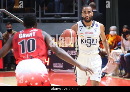 Bologna, Italien. Oktober 2021. Jabril Durham (Fortitudo Kigili Bologna) während der Serie A1 italienischen LBA Basketball-Meisterschaft Spiel Kigili Fortitudo Bologna gegen. Armani Exchange Milano at the Paladozza Sports Palace - Bologna, 23. Oktober 2021 Kredit: Unabhängige Fotoagentur/Alamy Live Nachrichten Stockfoto