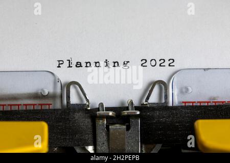 Alte Schreibmaschine mit Textplanung 2022 Stockfoto