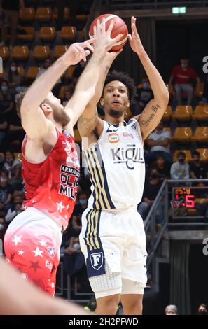 Bologna, Italien. Oktober 2021. Malachi Richardson (Fortitudo Kigili Bologna) während der Serie A1 italienischen LBA Basketball-Meisterschaft Spiel Kigili Fortitudo Bologna gegen. Armani Exchange Milano at the Paladozza Sports Palace - Bologna, 23. Oktober 2021 Kredit: Unabhängige Fotoagentur/Alamy Live Nachrichten Stockfoto