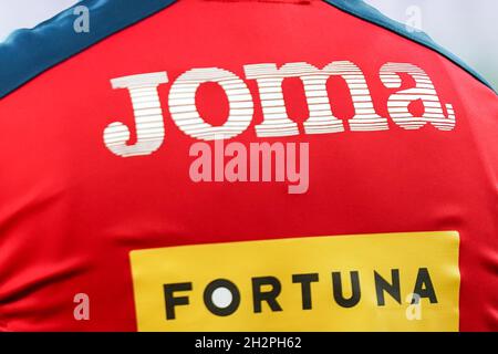 Zürich, Schweiz. Oktober 2021. Zürich, Schweiz, 22. Oktober 2021: Joma-Sponsor auf Trikot vor dem UEFA-Qualifikationsspiel der FIFA Frauen-Weltmeisterschaft zwischen der Schweiz und Rumänien im Letzigrund in Zürich, Schweiz. Daniela Porcelli/SPP Quelle: SPP Sport Press Foto. /Alamy Live News Stockfoto