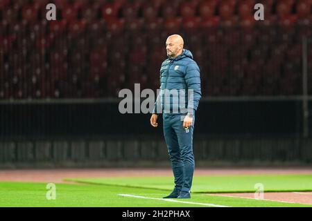 Zürich, Schweiz. Oktober 2021. Zürich, Schweiz, 22. Oktober 2021: Headcoach Cristian Dulca (Rumänien) beim UEFA-Qualifikationsspiel der Schweiz und Rumäniens bei der FIFA Frauen-Weltmeisterschaft im schweizerischen Letzigrund. Daniela Porcelli/SPP Quelle: SPP Sport Press Foto. /Alamy Live News Stockfoto