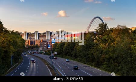 LANXESS Arena bei Herbstsonne in Köln, Deutschland Stockfoto