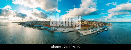 Panorama-Luftaufnahme der Stadt Lissabon, Portugal. Stadtbild von Lissabon. Commerce Square Stockfoto