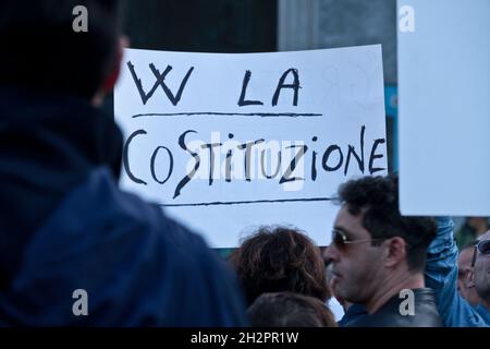 Italienische friedliche Demonstration gegen Green Pass in Livorno Oktober 2021 Stockfoto