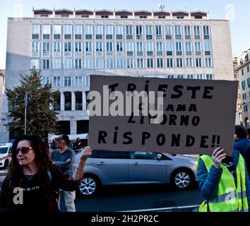 Italienische friedliche Demonstration gegen Green Pass in Livorno Oktober 2021 Stockfoto